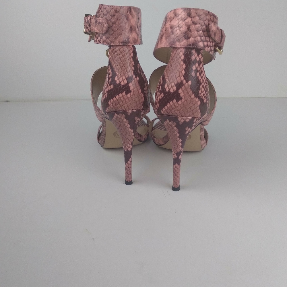 Michele Kors Amos ankle strap sandal in shell pink snake skin print size 8.5 M - Picture 13 of 16